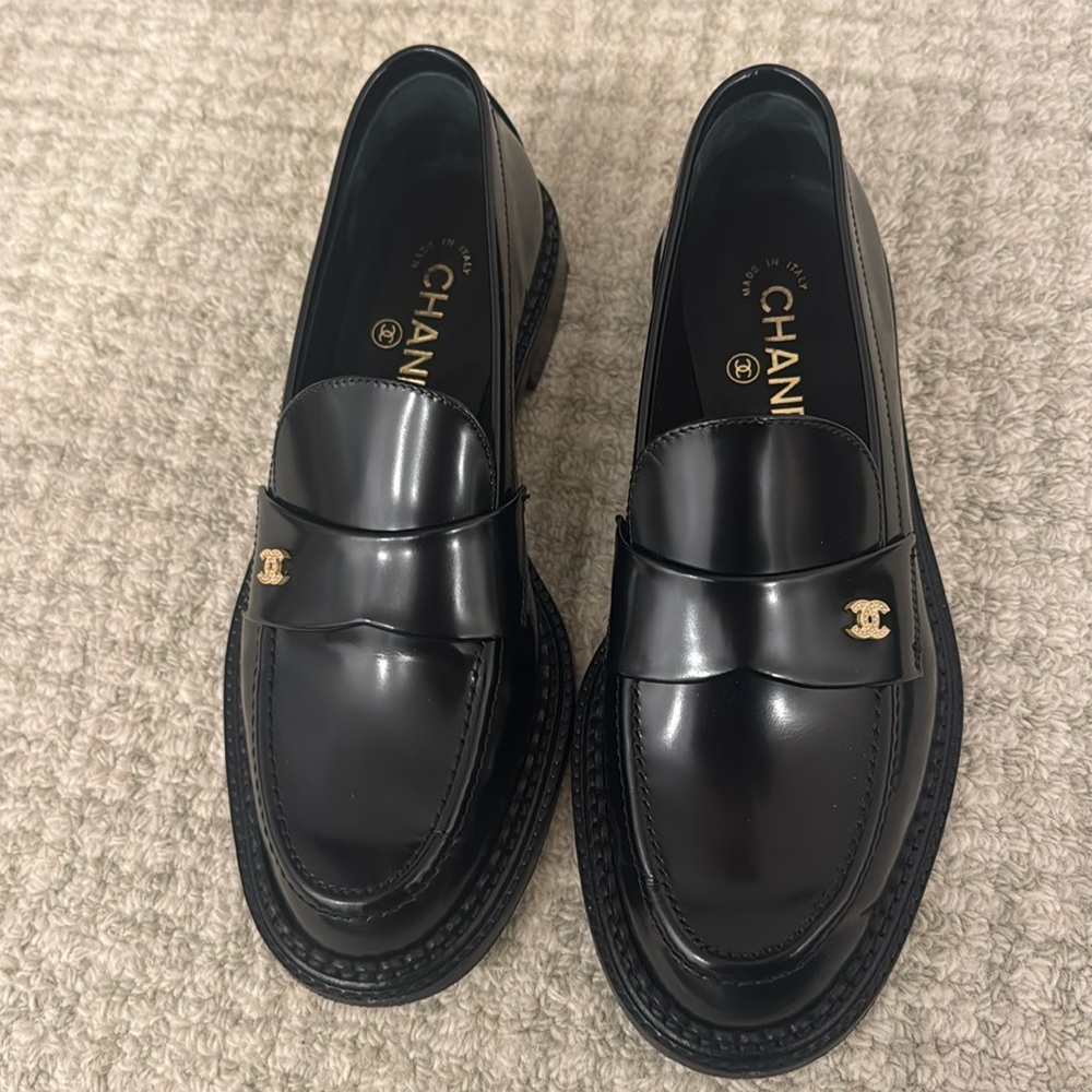 CHANEL Women's Interlocking CC Logo Loafers in black